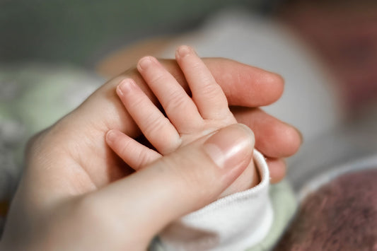 mom-holding-babys-hand