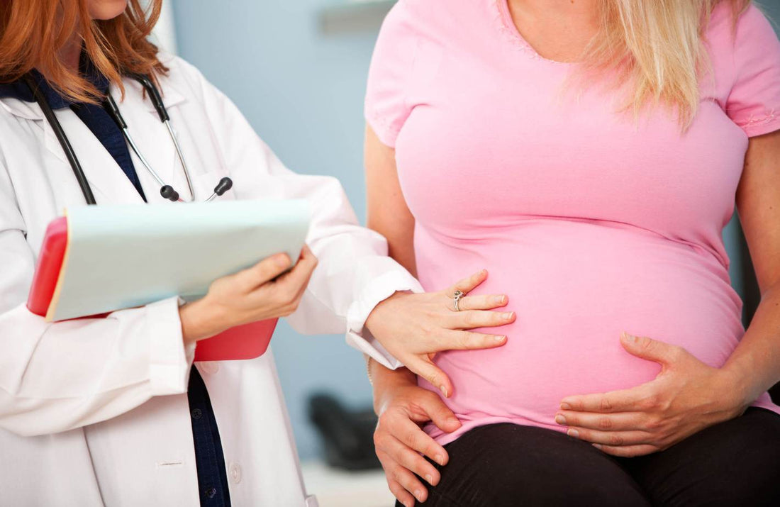 doctor-and-pregnant-woman