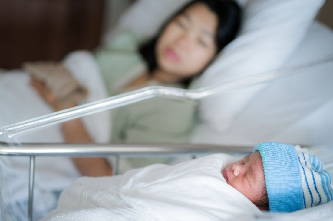 mom-in-hospital-with-newborn-baby-after-birth